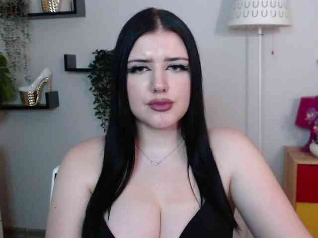 Miabrunette22 webcam