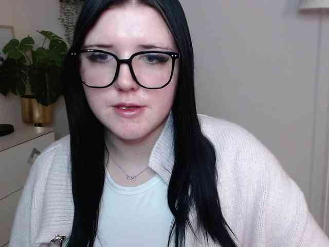 Miabrunette22 webcam