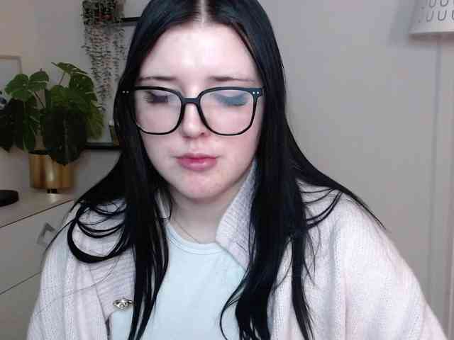 Miabrunette22 webcam