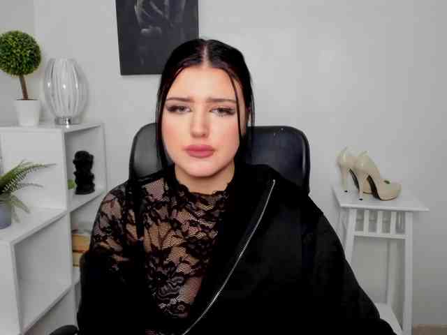 Miabrunette22 webcam