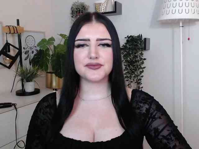 Miabrunette22 webcam