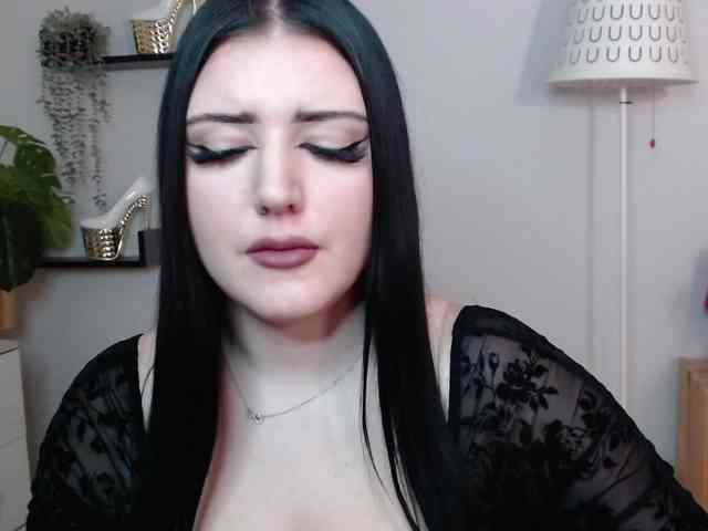 Miabrunette22 webcam