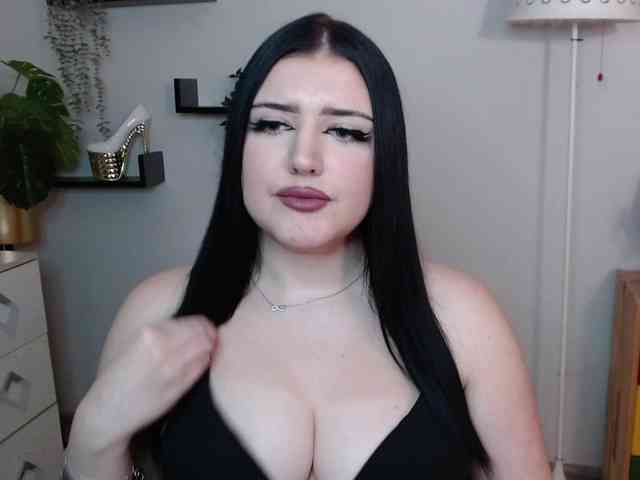 Miabrunette22 webcam