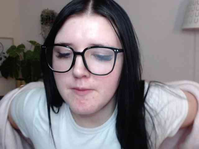Miabrunette22 webcam