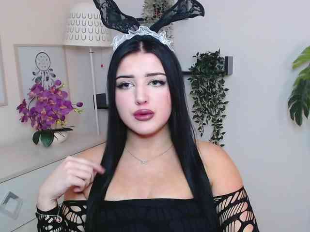 Miabrunette22 webcam