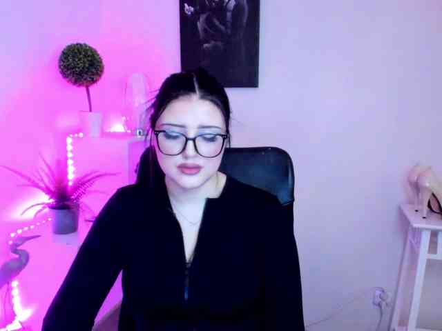 Miabrunette22 webcam