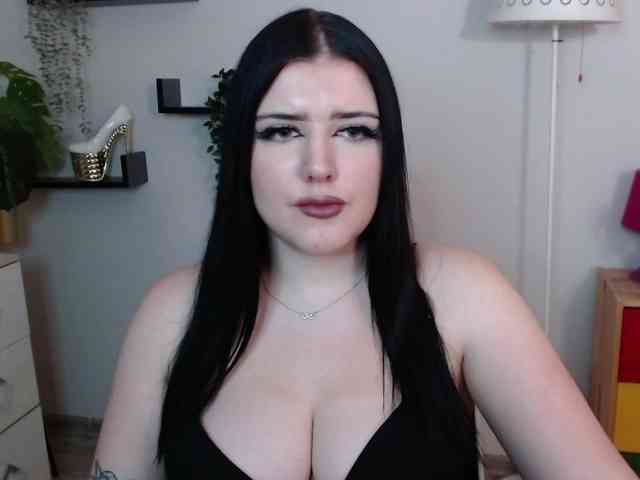 Miabrunette22 webcam