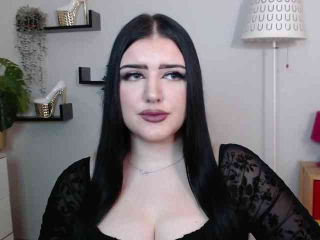 Miabrunette22 webcam