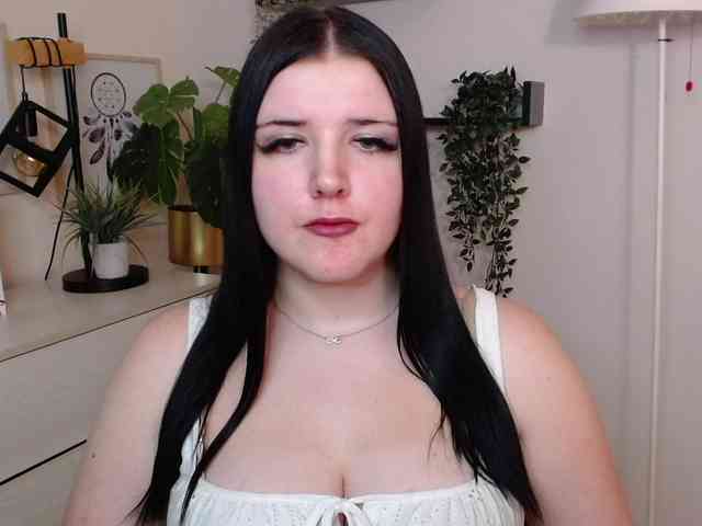 Miabrunette22 webcam