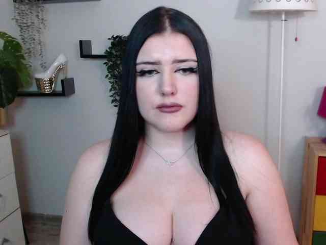 Miabrunette22 webcam