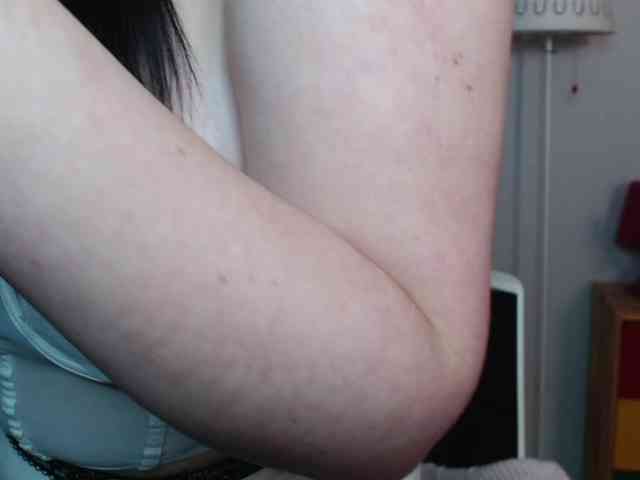 Miabrunette22 webcam