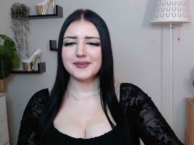 Miabrunette22 webcam