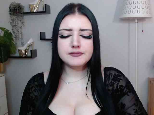 Miabrunette22 webcam