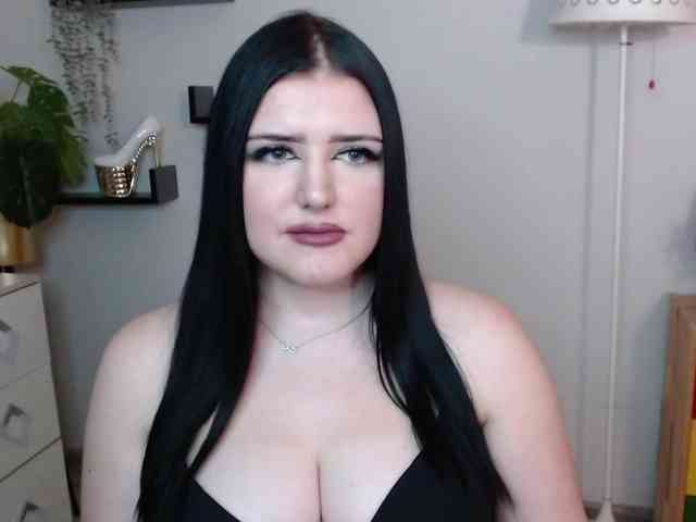 Miabrunette22 webcam