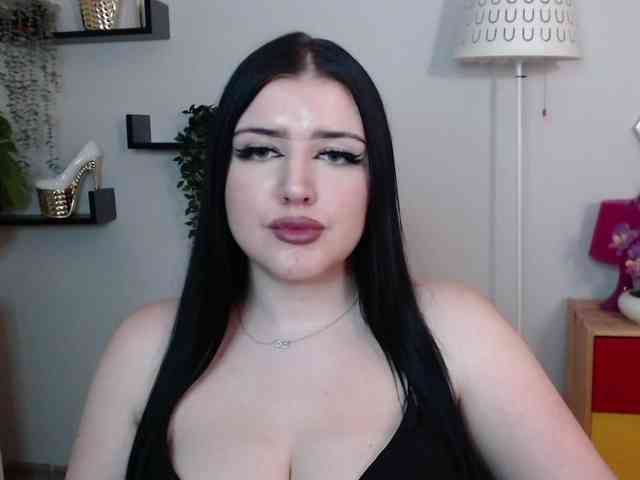 Miabrunette22 webcam