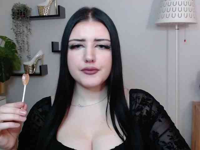 Miabrunette22 webcam
