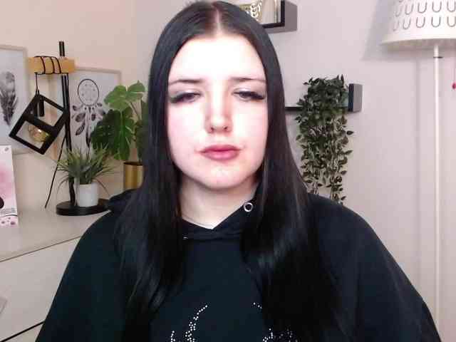 Miabrunette22 webcam