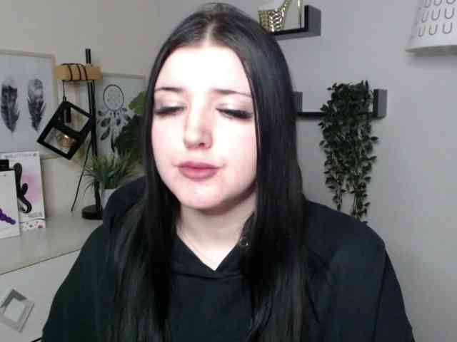 Miabrunette22 webcam