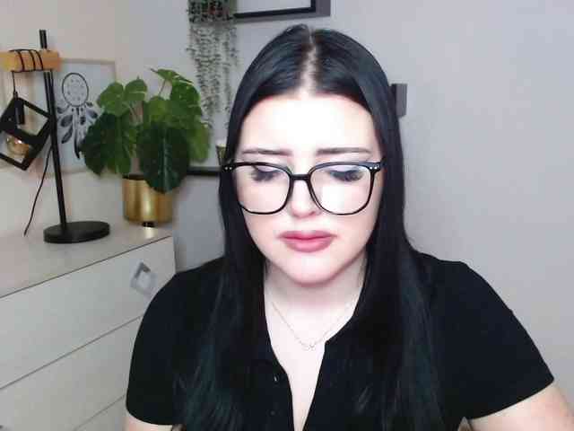 Miabrunette22 webcam