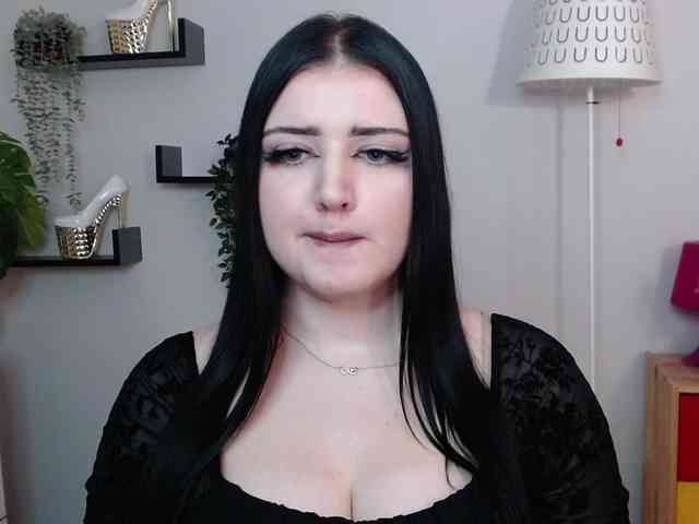 Miabrunette22 webcam
