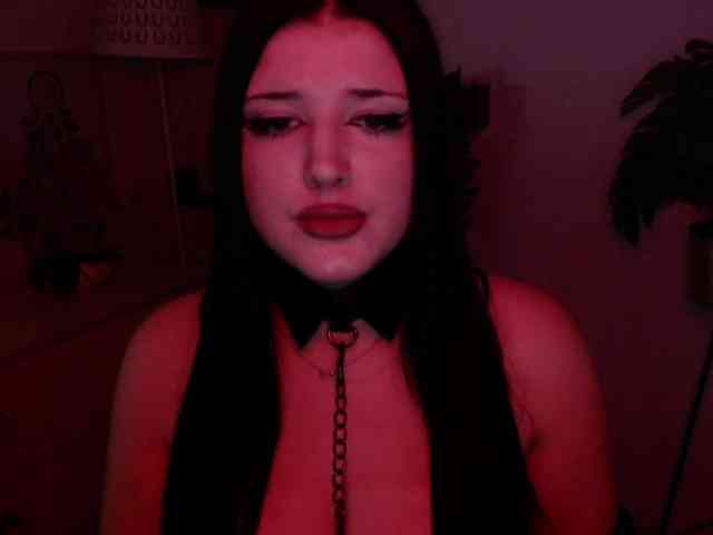 Miabrunette22 webcam