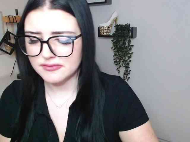 Miabrunette22 webcam