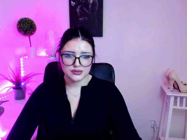 Miabrunette22 webcam
