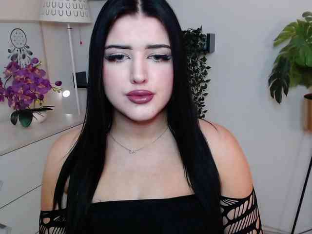 Miabrunette22 webcam