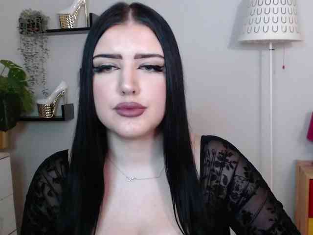 Miabrunette22 webcam