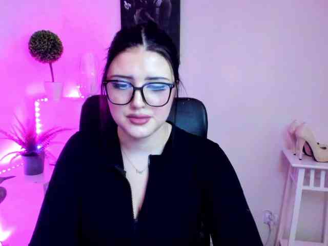 Miabrunette22 webcam