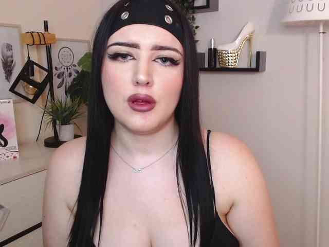 Miabrunette22 webcam