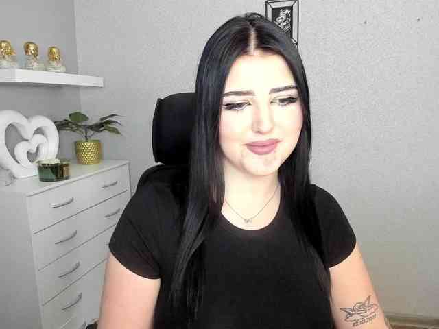 Miabrunette22 webcam