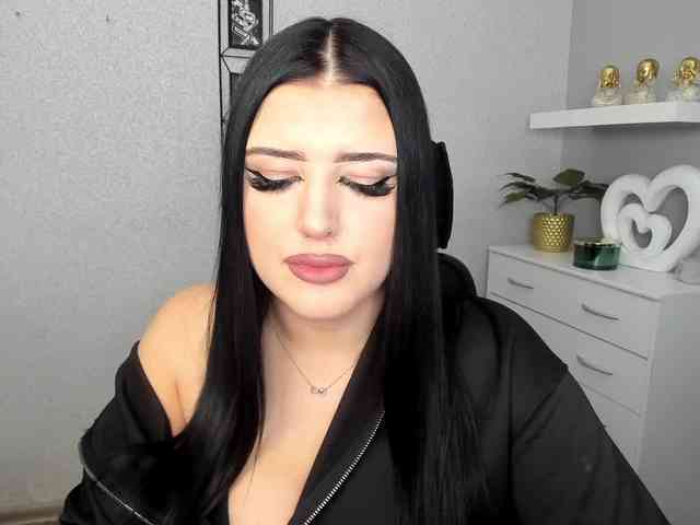Miabrunette22 webcam