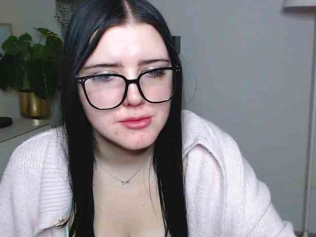 Miabrunette22 webcam