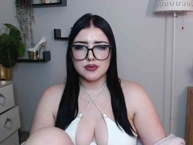 Miabrunette22 webcam