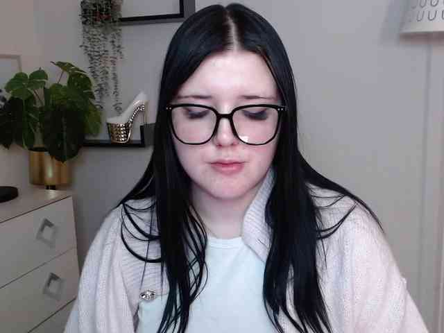 Miabrunette22 webcam