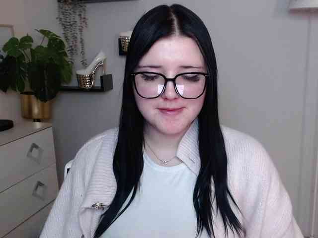 Miabrunette22 webcam