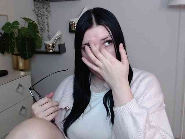 Miabrunette22 webcam