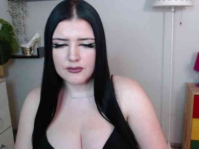 Miabrunette22 webcam