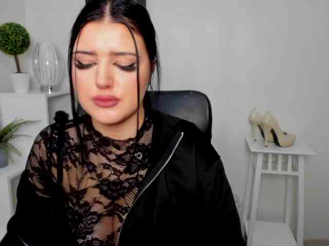 Miabrunette22 webcam