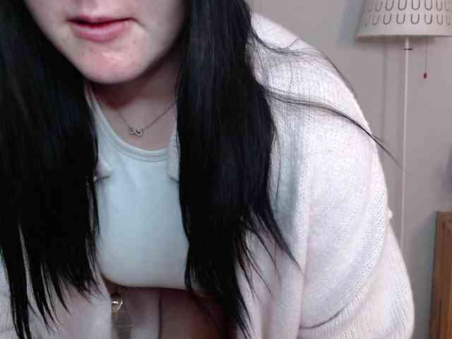 Miabrunette22 webcam