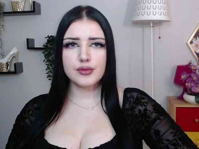 Miabrunette22 webcam