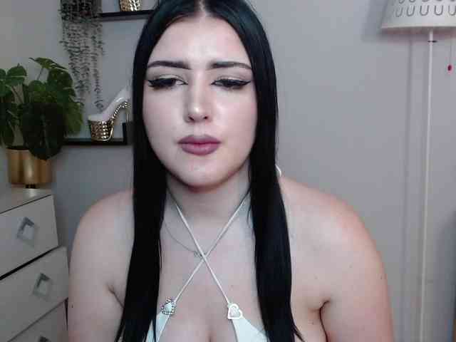 Miabrunette22 webcam