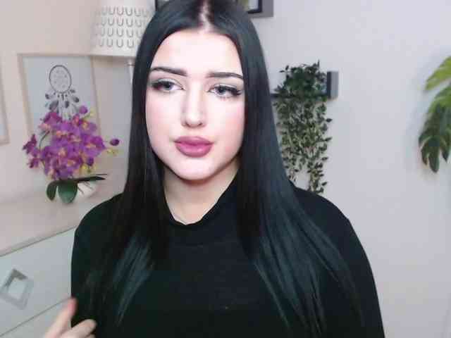 Miabrunette22 webcam