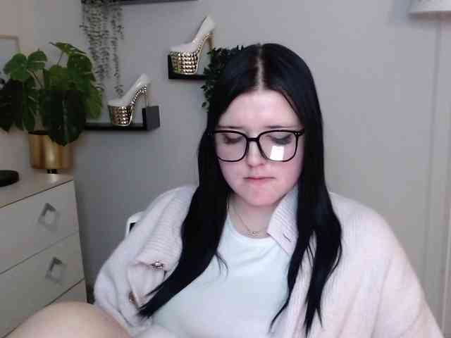 Miabrunette22 webcam