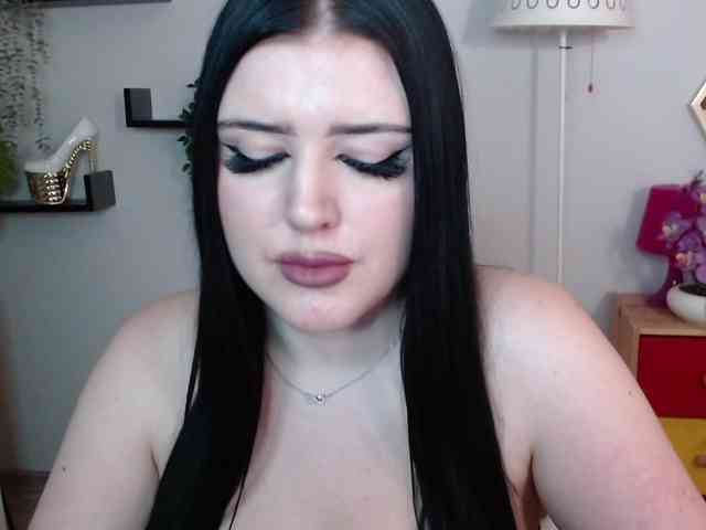 Miabrunette22 webcam
