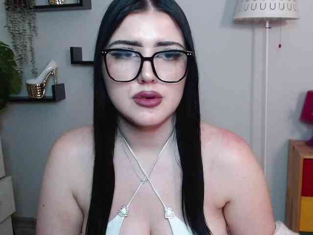 Miabrunette22 webcam