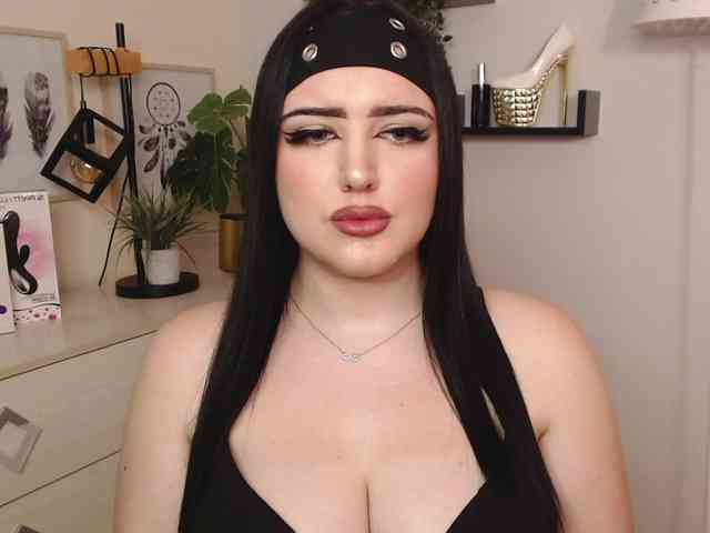 Miabrunette22 webcam