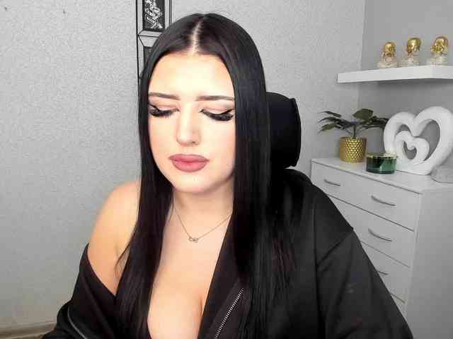 Miabrunette22 webcam