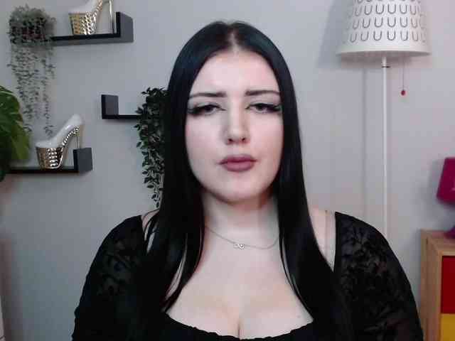Miabrunette22 webcam